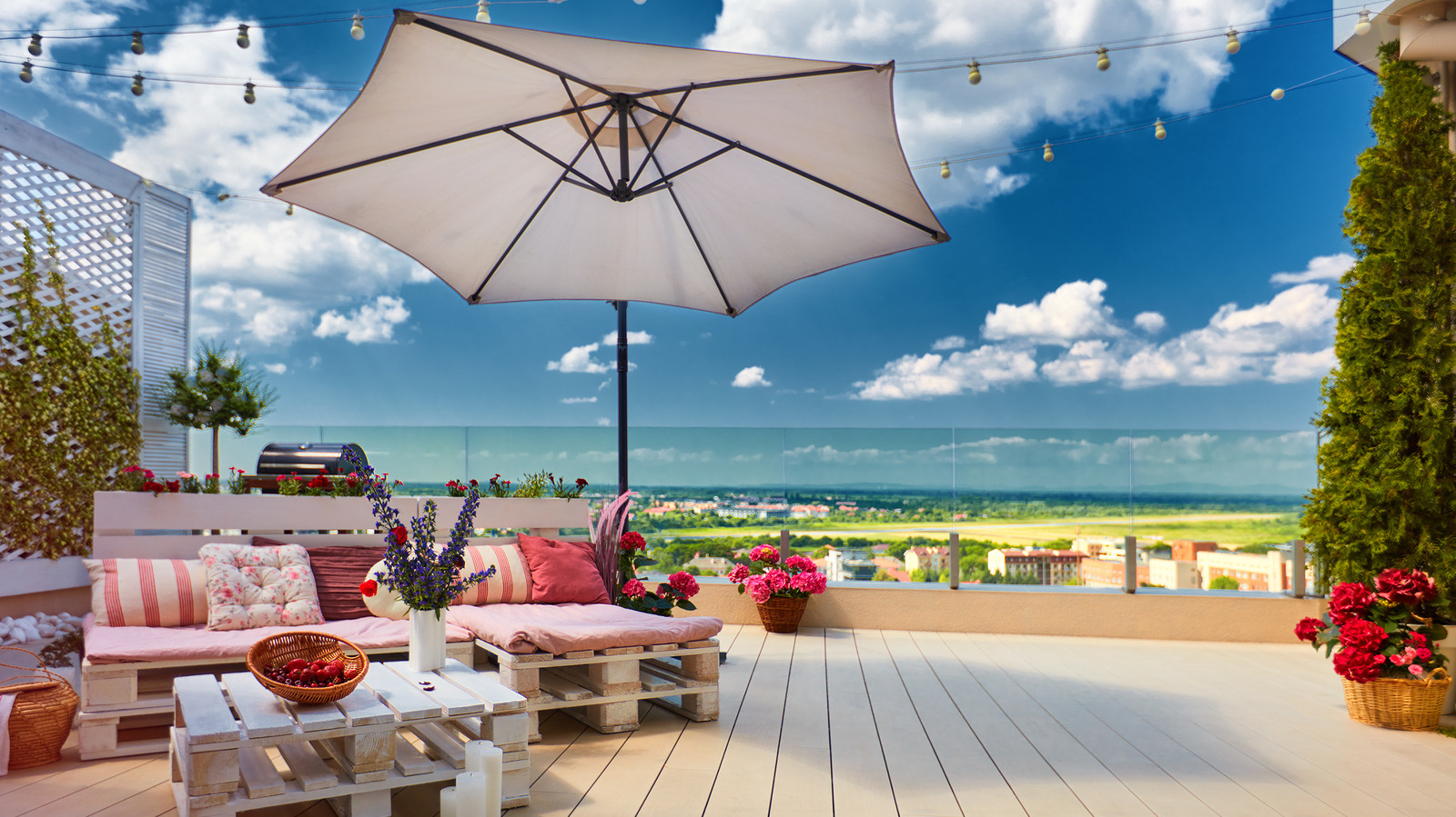 Top 3 Ways To Make Your Backyard Feel Like A Resort