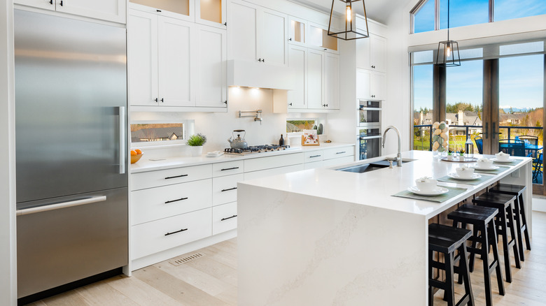 Kitchen with bottom-freezer fridge