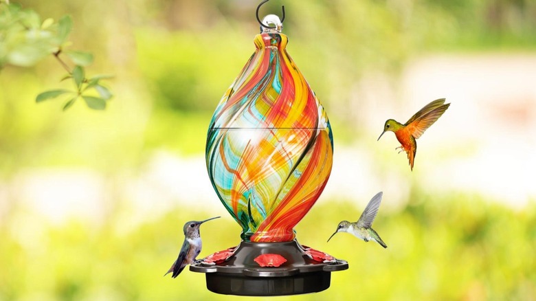 LUJII Ice Cream Shaped Hummingbird Feeder in garden surrounded by hummingbirds