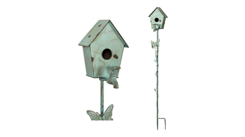 A shot of Mocome's Metal Birdhouse, plus a zoomed-out shot of the pole and metal vine