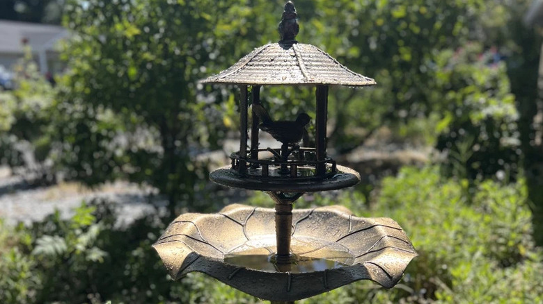 Outsunny's 3-in-1 Garden Bird Bath Bowl with Bird Feeder