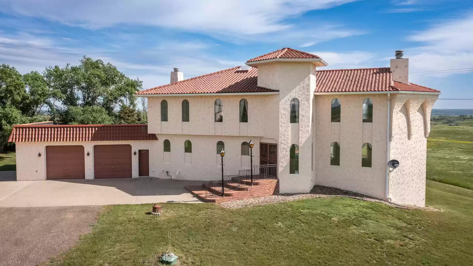 Tour An Ornate 600K North Dakota Mansion That's A Time Machine To The '70s