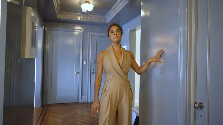 High gloss walls in hallway