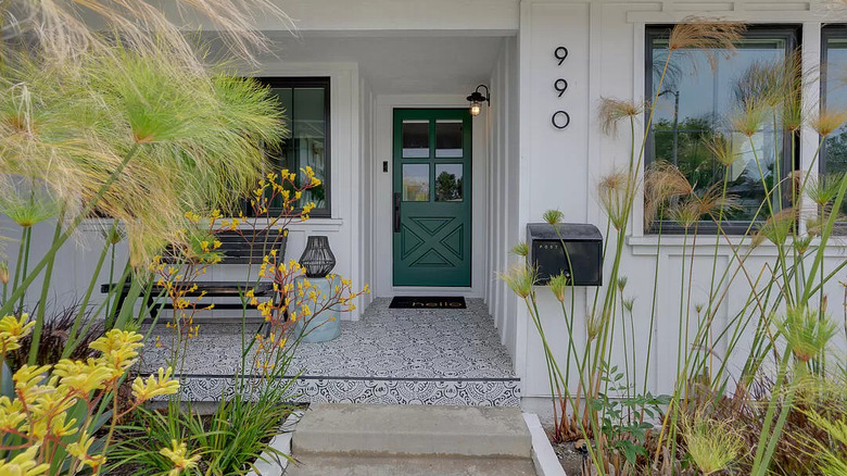 Entry of Ray Romano's home