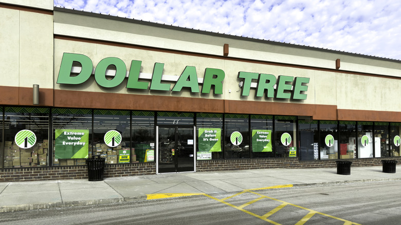 Dollar Tree storefront and parking lot