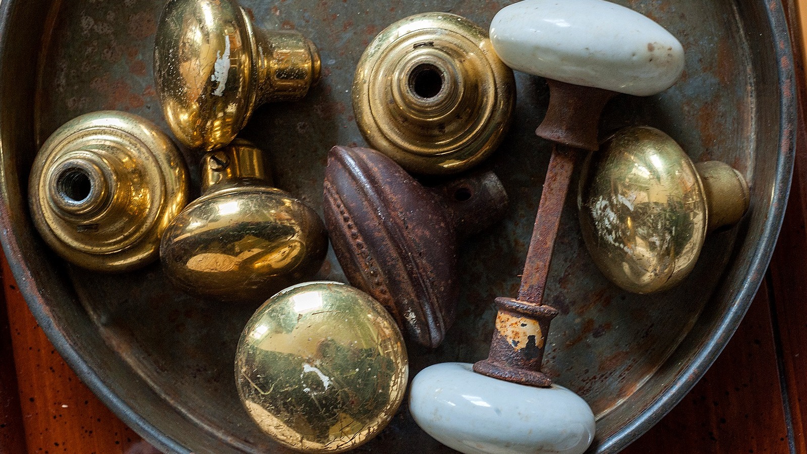 Transform Thrifted Door Knobs Into Chic Entryway Storage With A Simple DIY