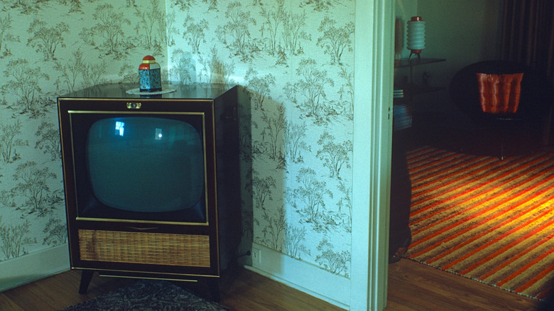 A vintage interior with clashing colors and materials