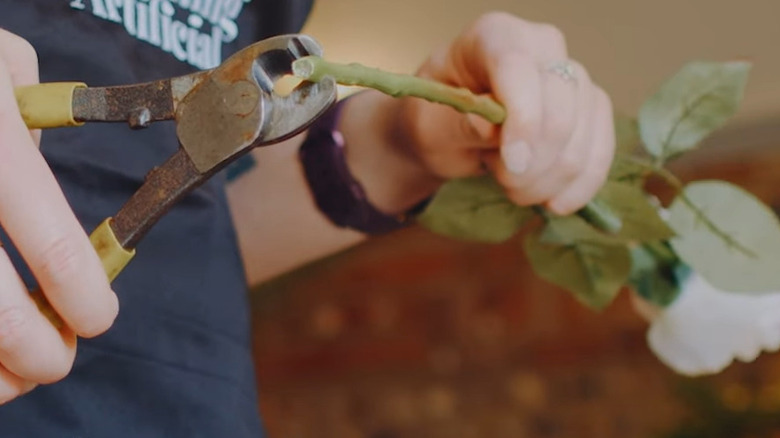 Cutting stem of artificial flower