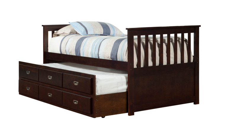 A simple trundle bed