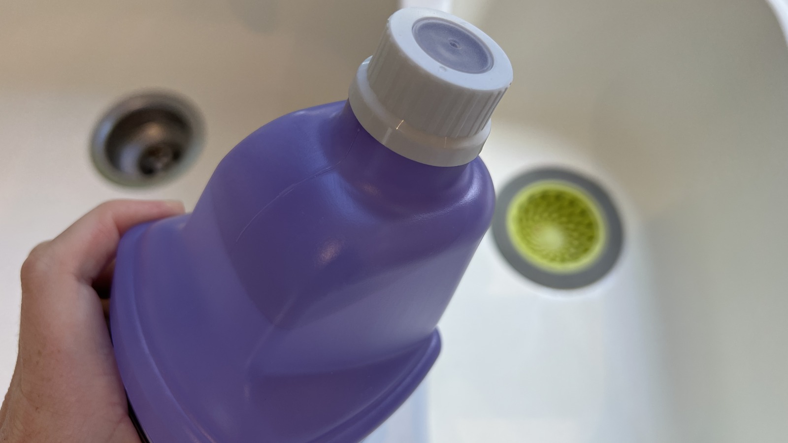 Try This Trick To Remove Swiffer Cleaner Caps To Making Refilling It Easier