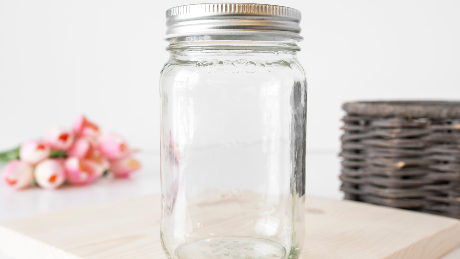 Turn A Glass Jar Into The Perfect Decorative Lamp With These Ideas