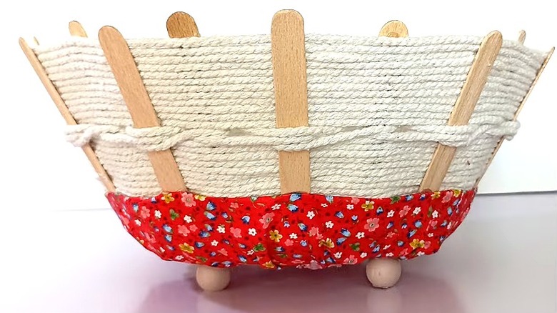 Final look of DIY basket made from a frying pan