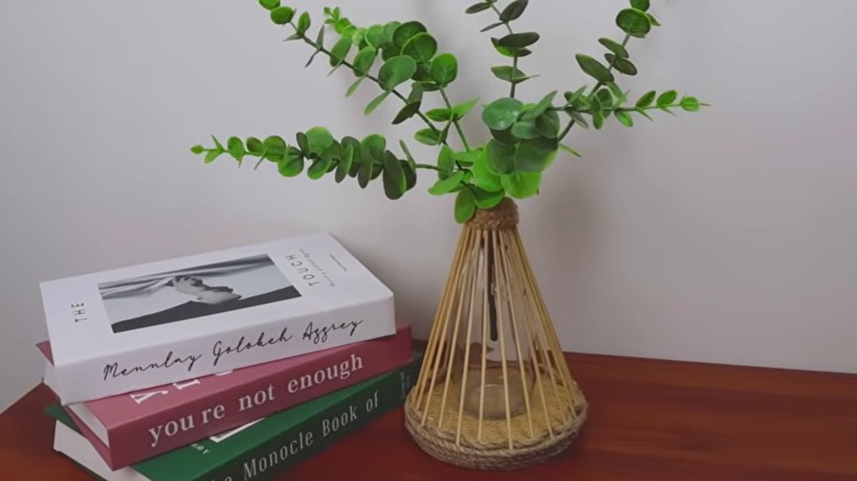 Vase made from upcycled and natural materials