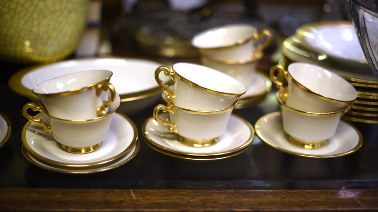 Turn An Old Vintage Doily And Teacup Into Functional Decor With A Crafty Twist
