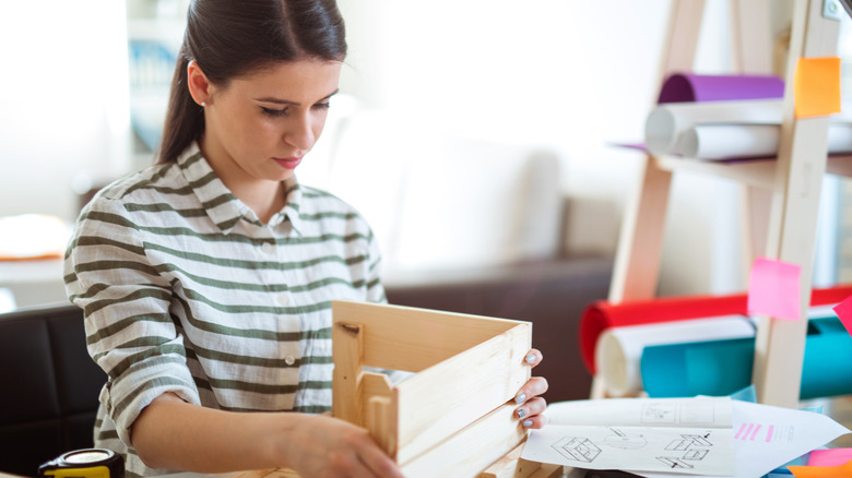 Turn Dollar Tree Items Into The Cutest Spring Box Planter With A Crafty DIY