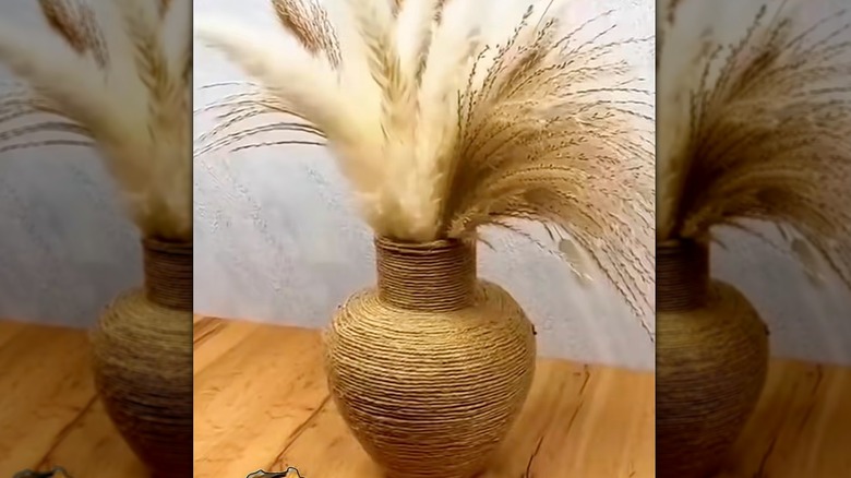 A boho vase made out of a Pringles can