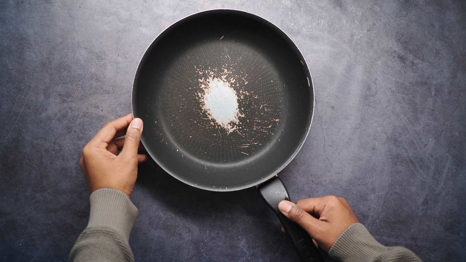Turn Old Frying Pans Into A Space-Saving Alternative For Bathroom Counter Storage