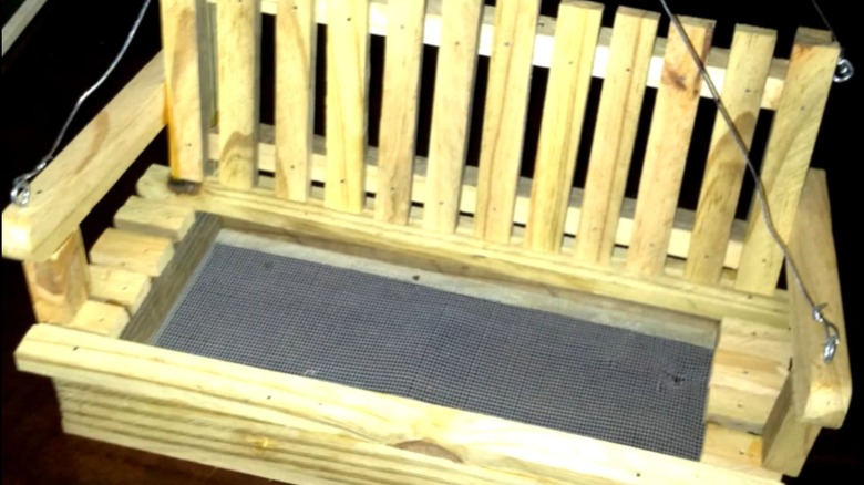 Final look of swing bird feeder design