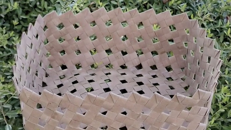 Close up of basket weave from cardboard tubes.