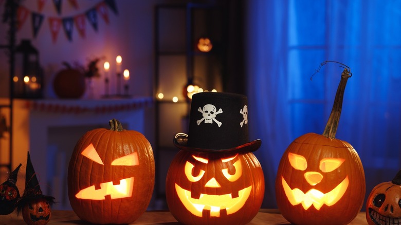 Spooky jack-o-lanterns with a pirate theme