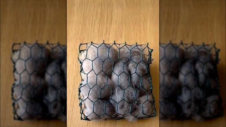 a DIY bird nesting feeder