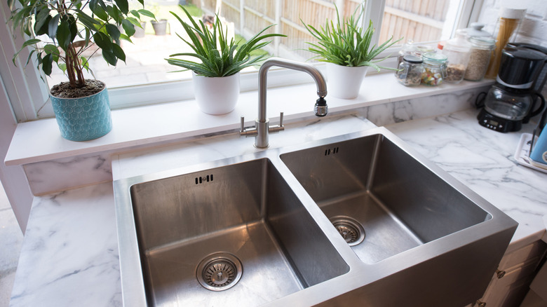Stainless steel sink