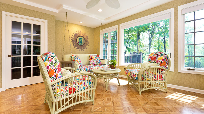 furnished four-season room