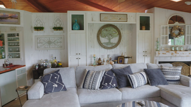 room with beach-themed decorations