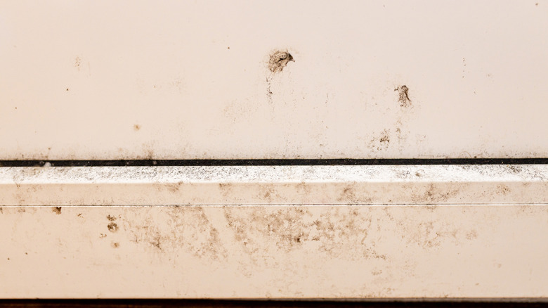 A poorly-maintained, dirty baseboard