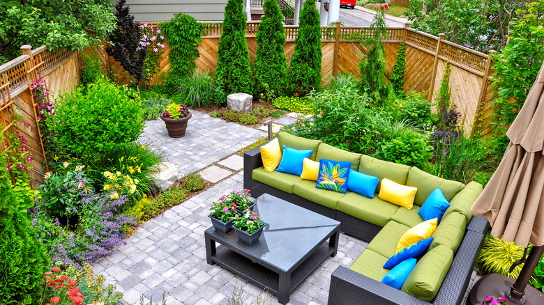 garden with seating area