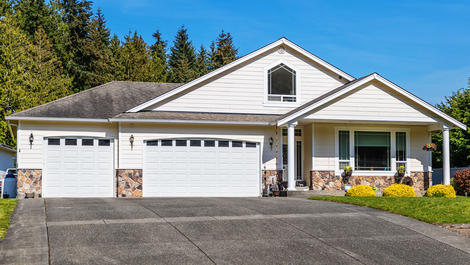 Unsellable Houses' Leslie Davis Says This Exterior Upgrade Is Worth The