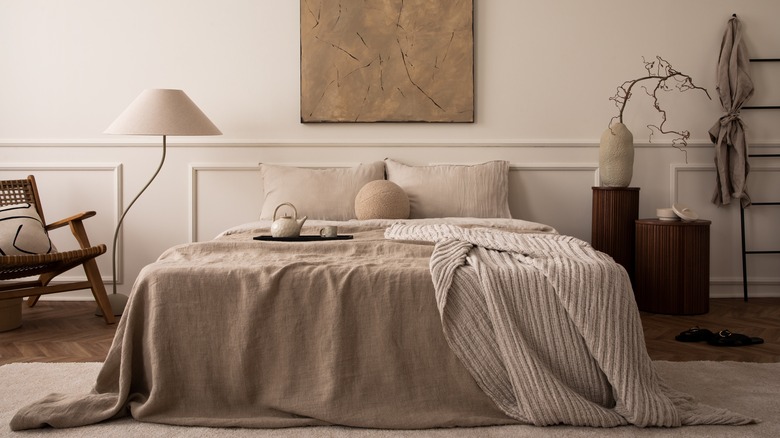 relaxing bedroom with freestanding lamp