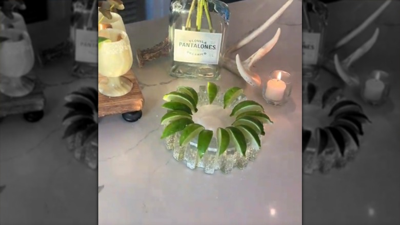 A vintage ashtray as a garnish holder
