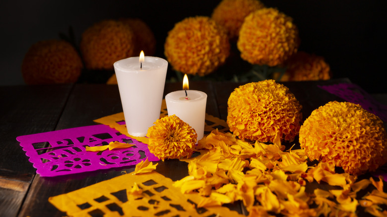 Paper marigold craft