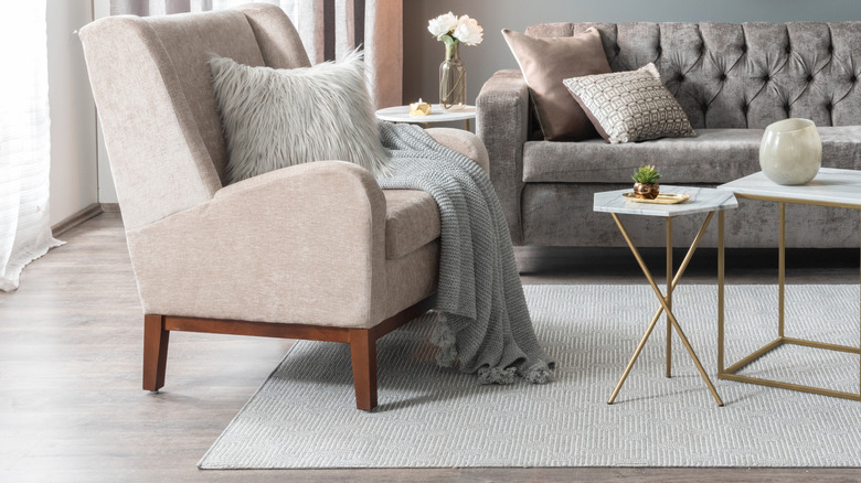 Some furniture in a gray room