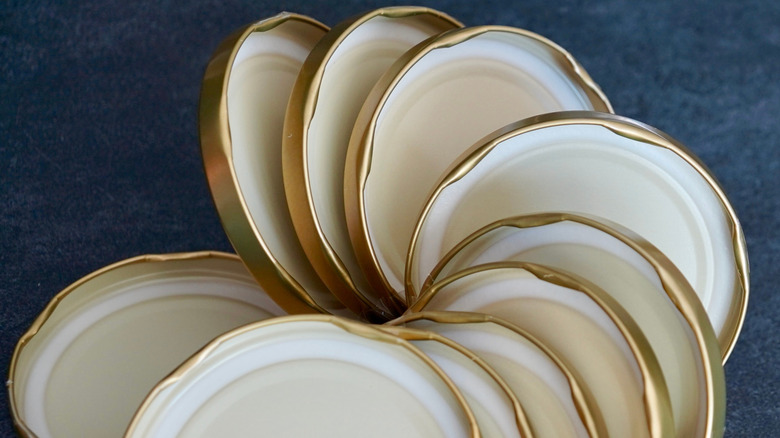 Metal jar lids