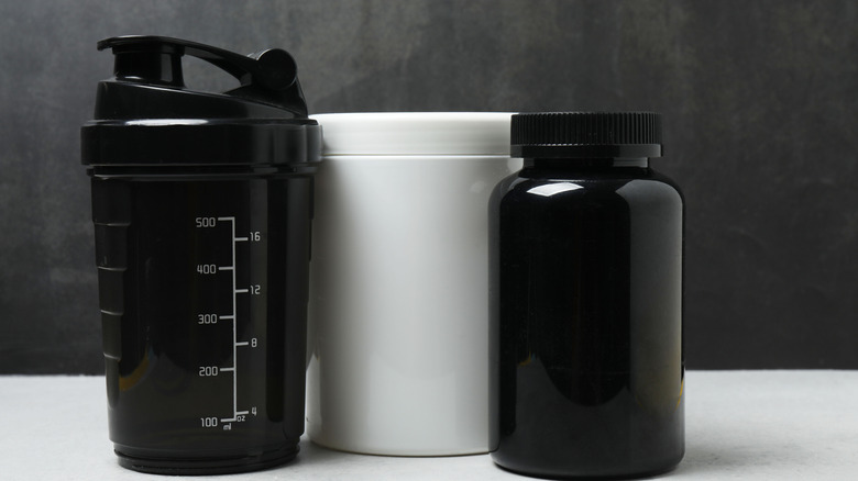 Protein powder cannisters