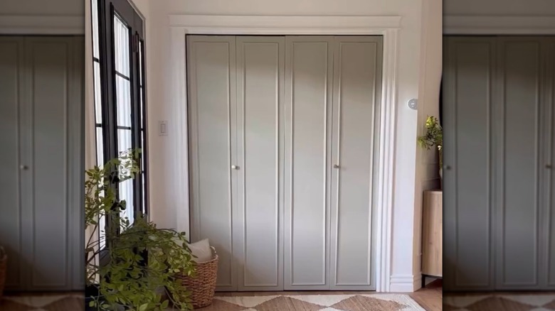 Bifold closet door with double panel patterns
