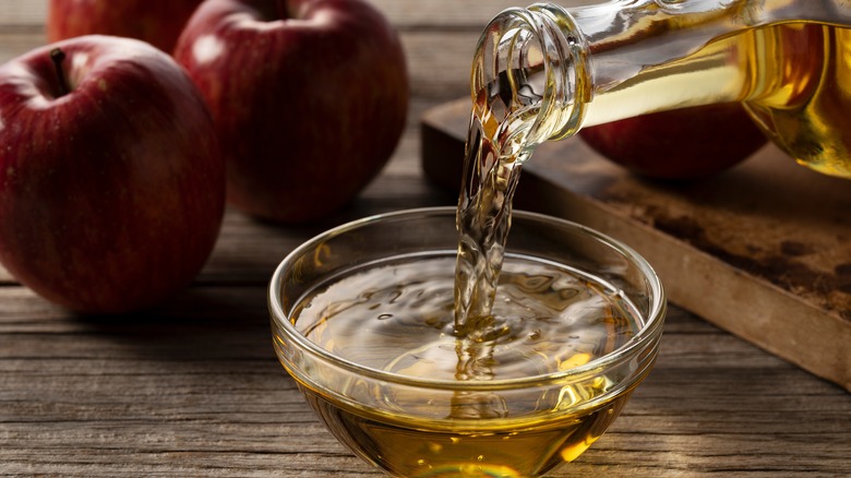 bottle pouring apple cider vinegar 