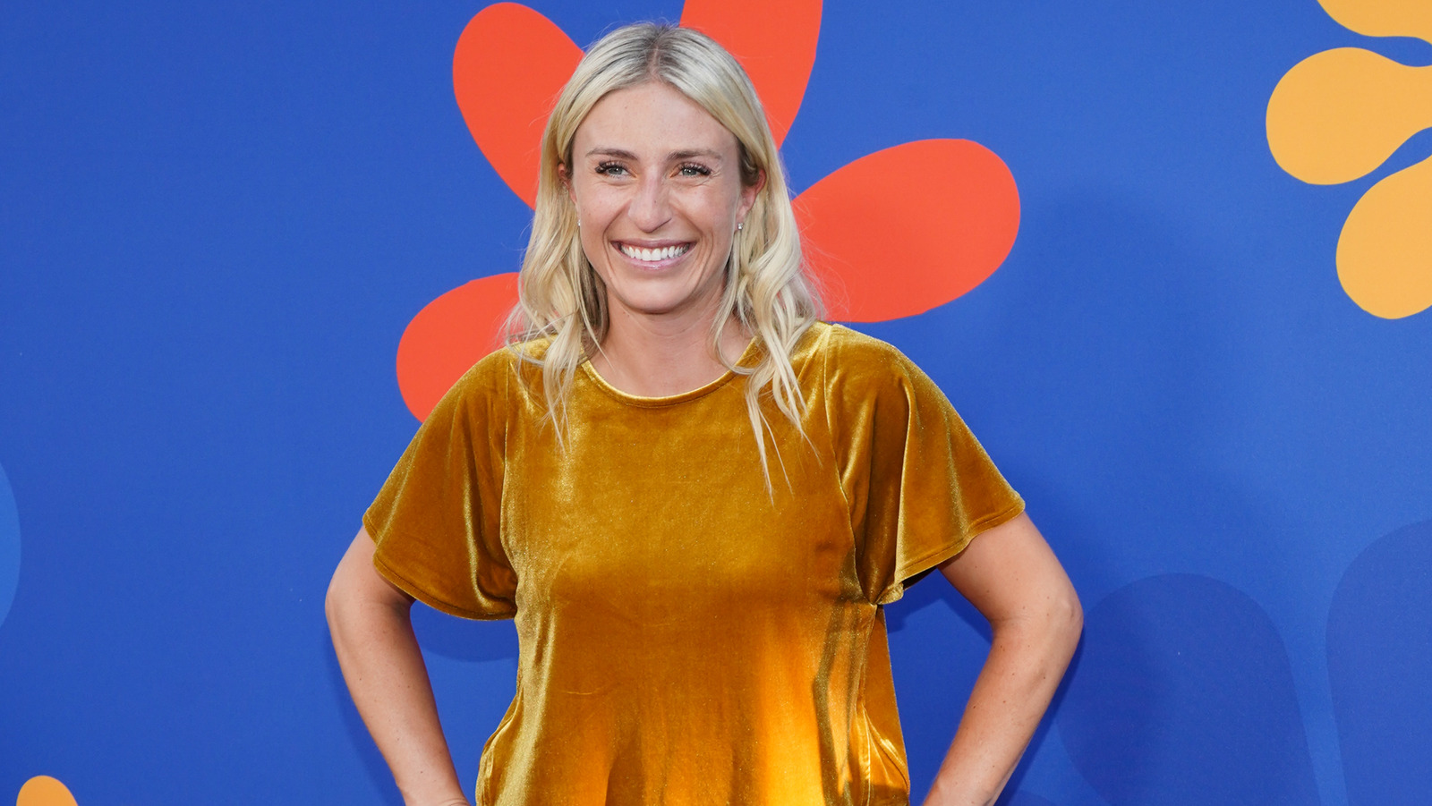 Use Jasmine Roth's Brilliant Trick To Hide Your TV In Style