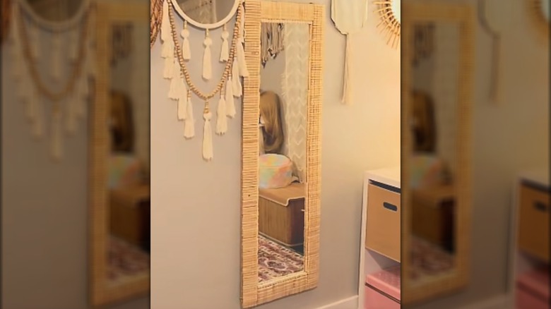 Final look of the clothespin mirror frame design
