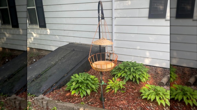 DIY pie dish and lid bird bath