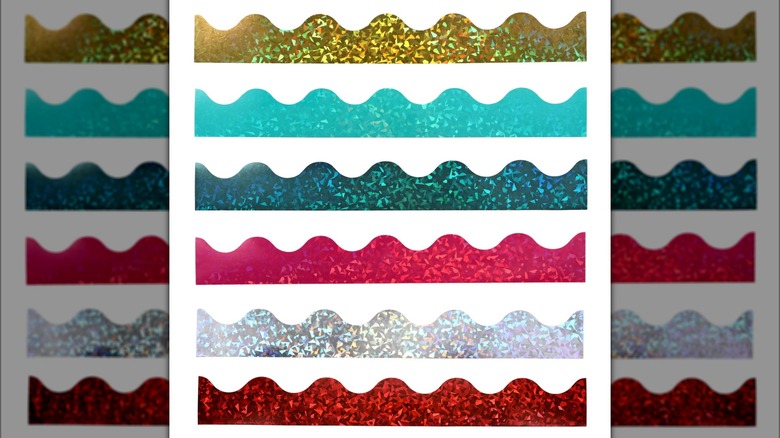 Metallic scalloped wall borders