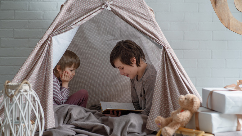 kids reading nook