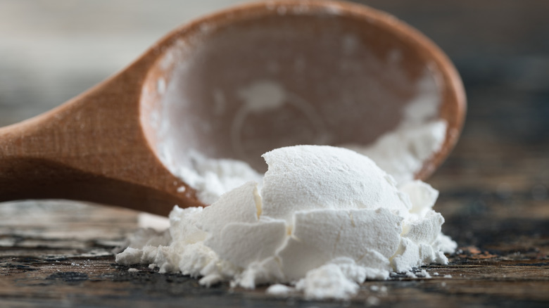 cornstarch spilling from spoon