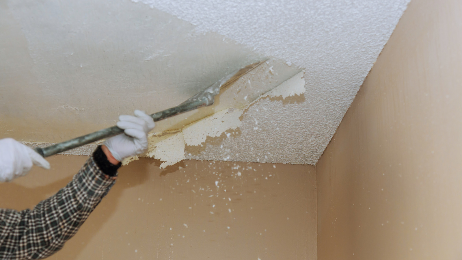 Use TikTok's Genius Vinegar Hack To Remove Popcorn Ceiling In A Snap