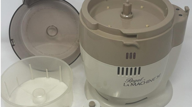 A vintage Regal La Machin food processor.