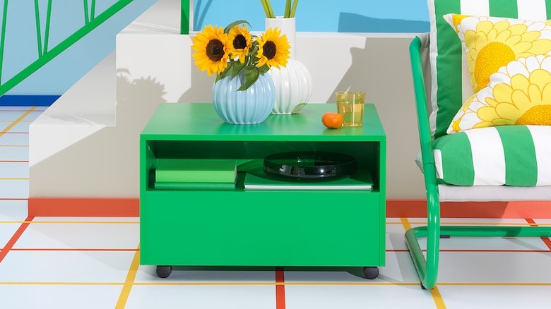 Bright green coffee table and colorful decor