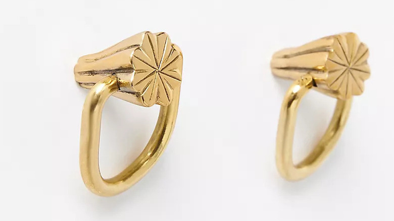 Gold vintage style ring drawer pulls.