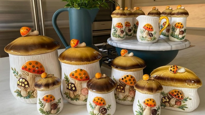 A picture of Merry Mushroom containers.